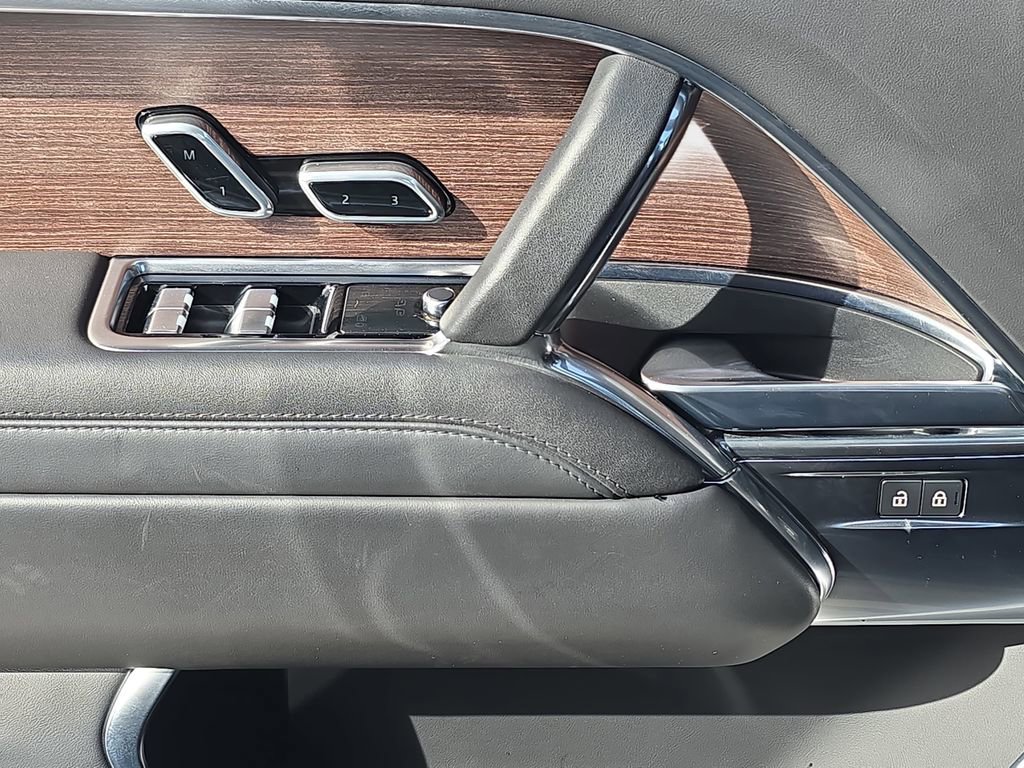 Used 2023 Land Rover Range Rover SE image 29