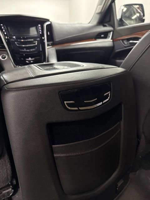 Used 2020 Cadillac Escalade ESV Luxury AWD/4WD image 22
