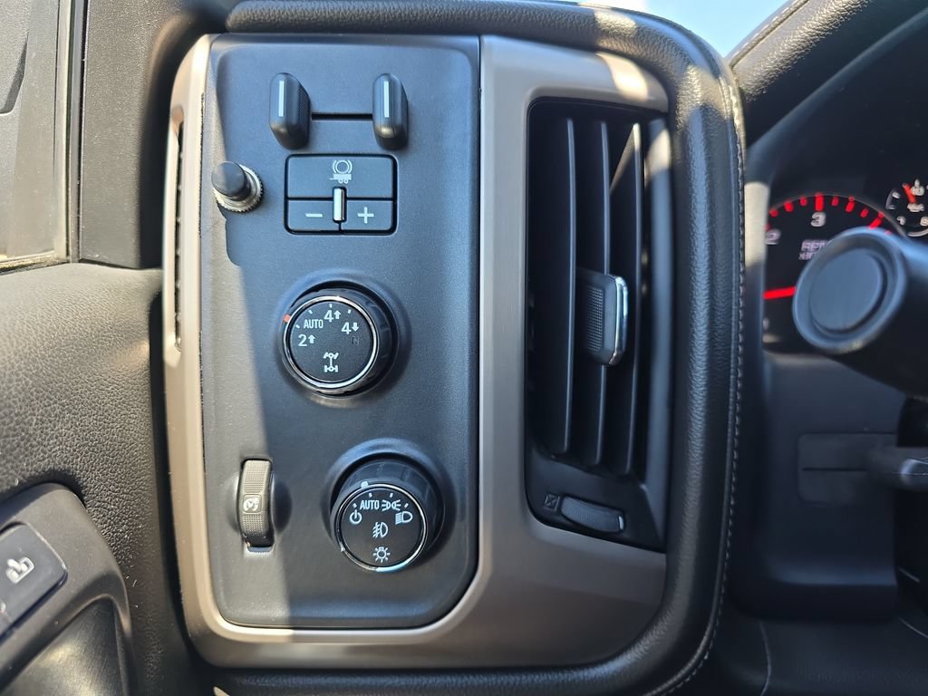 Used 2016 GMC Sierra 1500 Denali w/ Enhanced Driver Alert Package AWD/4WD image 28