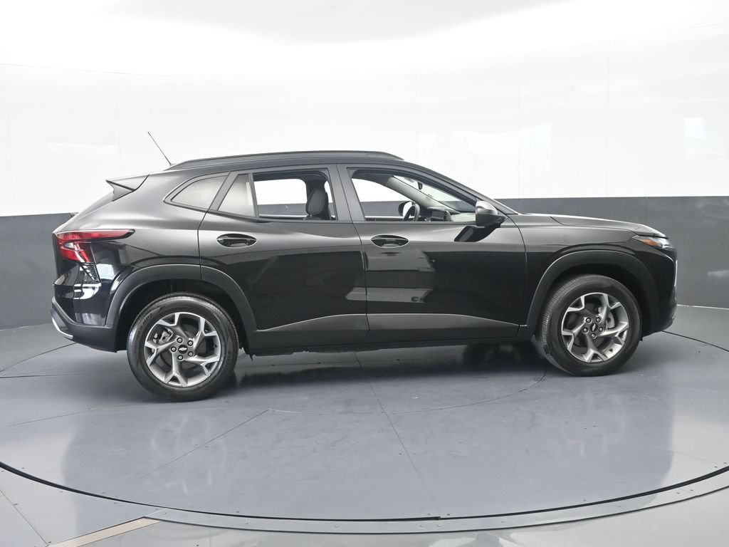 Used 2026 Chevrolet Trax LT FWD image 7
