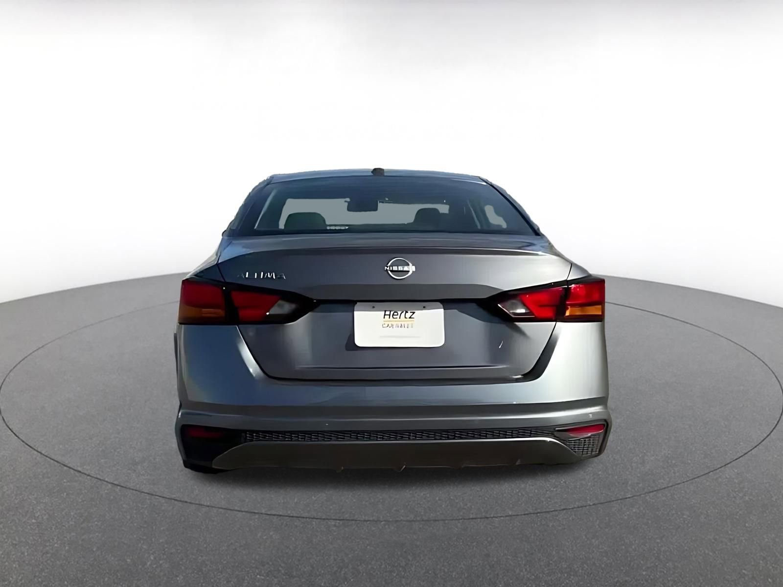 Used 2025 Nissan Altima 2.5 SV image 11