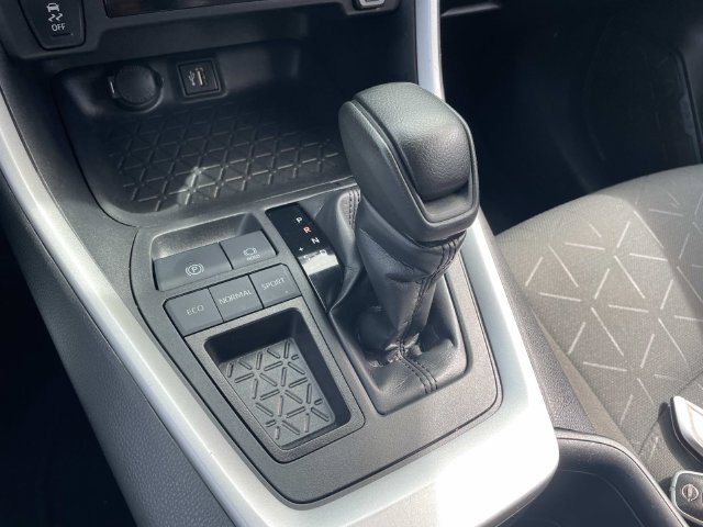 Used 2024 Toyota RAV4 XLE FWD image 28