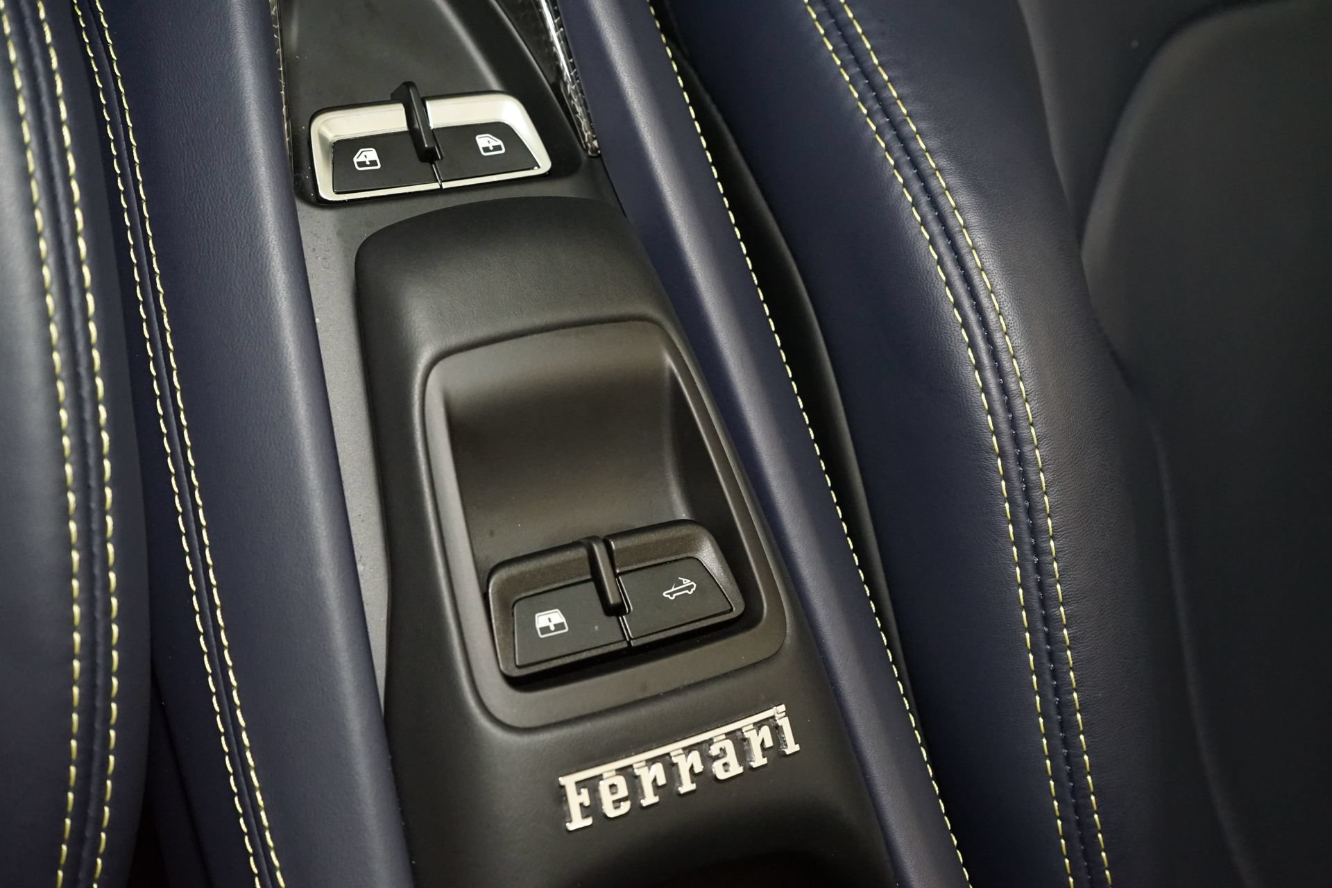 Used 2022 Ferrari F8 Tributo RWD image 21