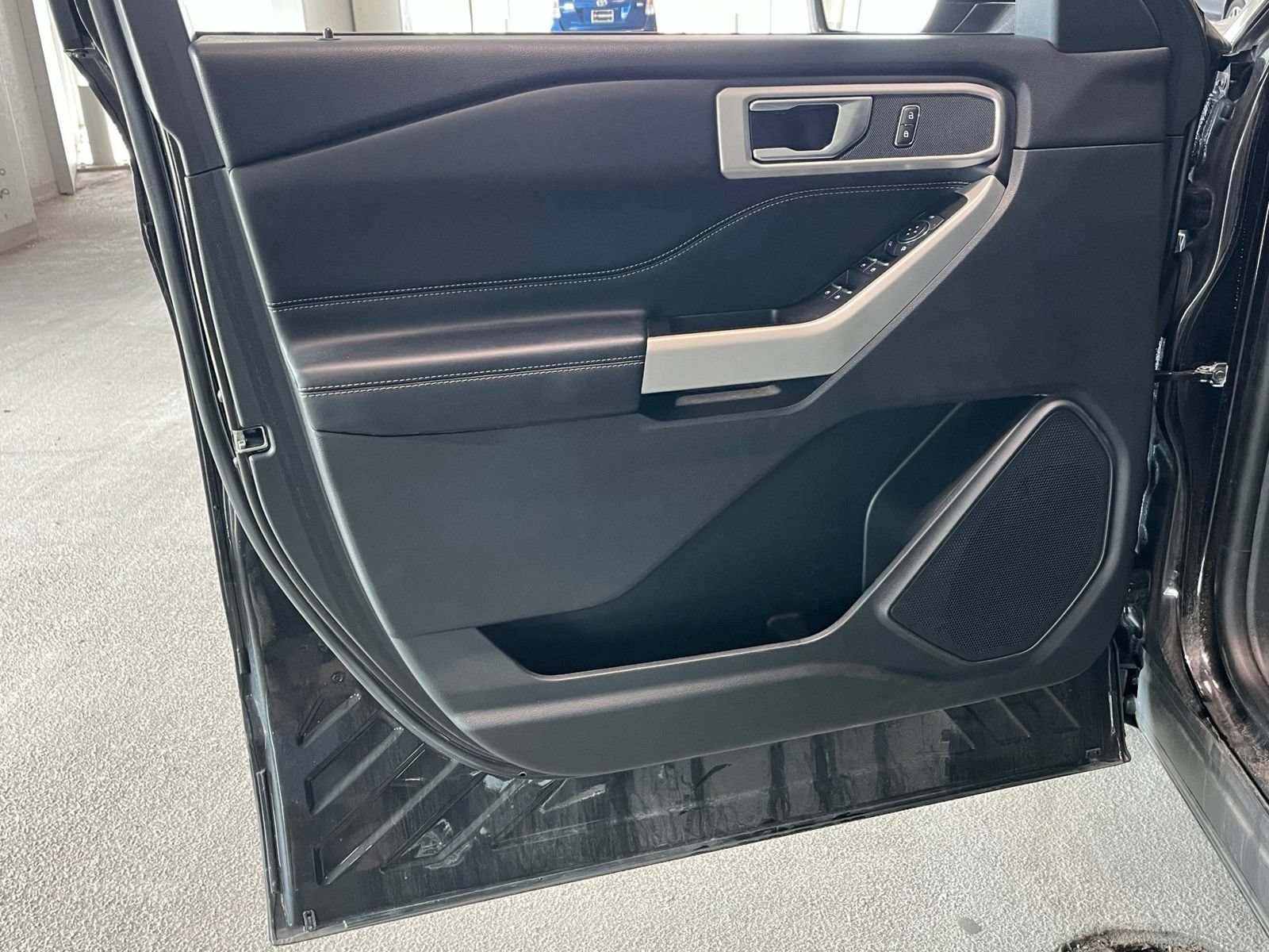 Used 2021 Ford Explorer XLT AWD/4WD image 16