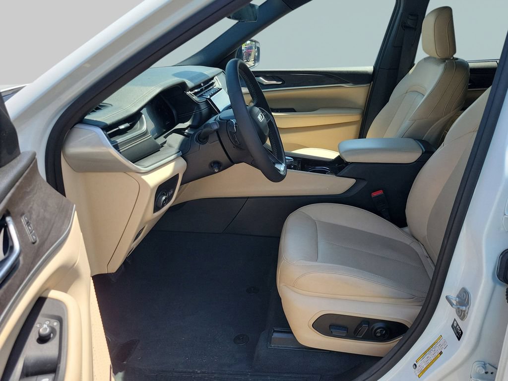 Used 2023 Jeep Grand Cherokee L Limited w/ Luxury Tech Group II RWD image 26
