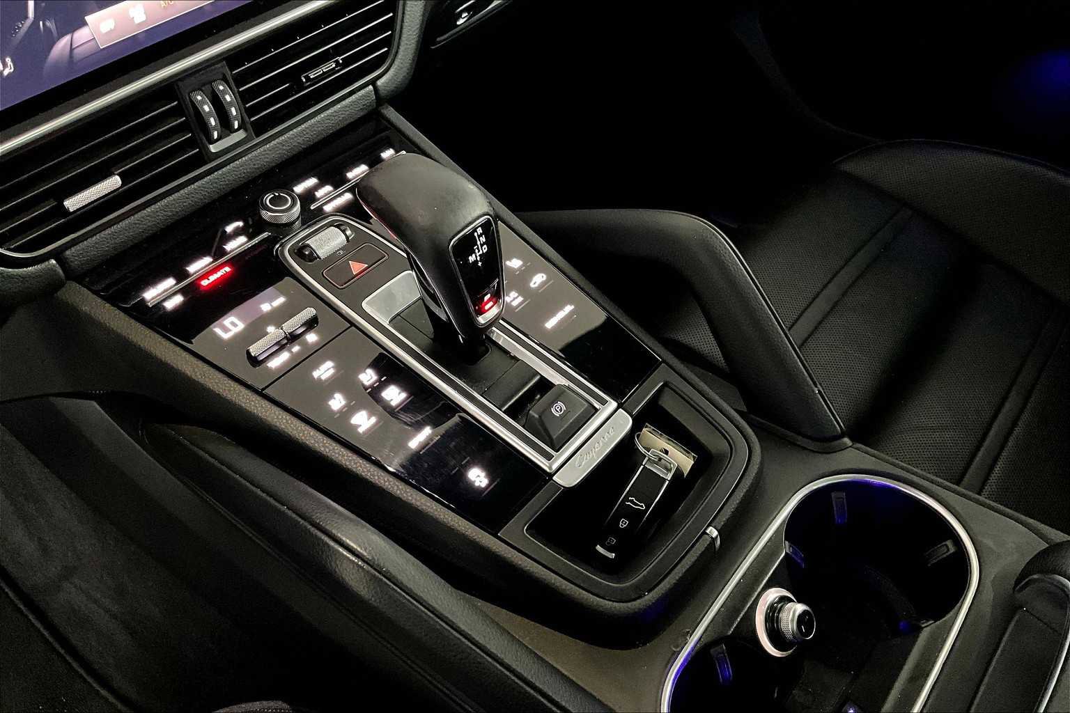 Used 2022 Porsche Cayenne image 31