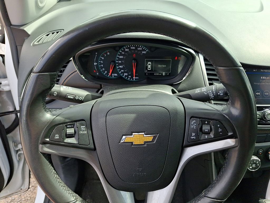 Used 2022 Chevrolet Trax LT w/ LT Convenience Package AWD/4WD image 24