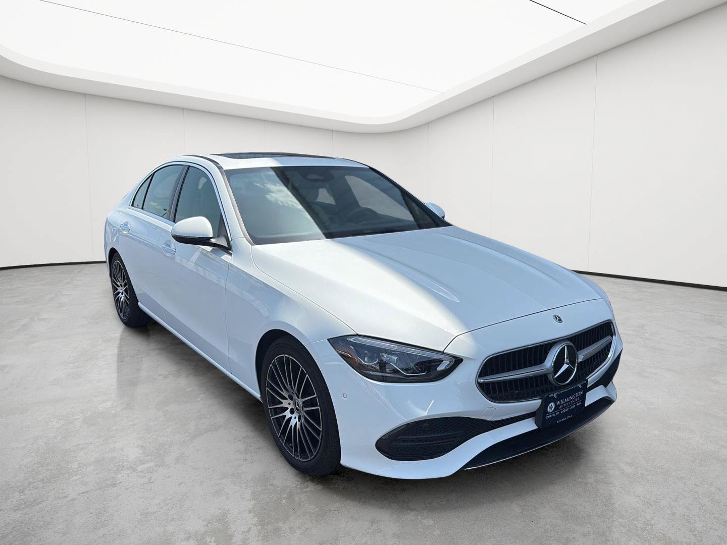 Used 2025 Mercedes-Benz C 300 4MATIC Sedan image 2