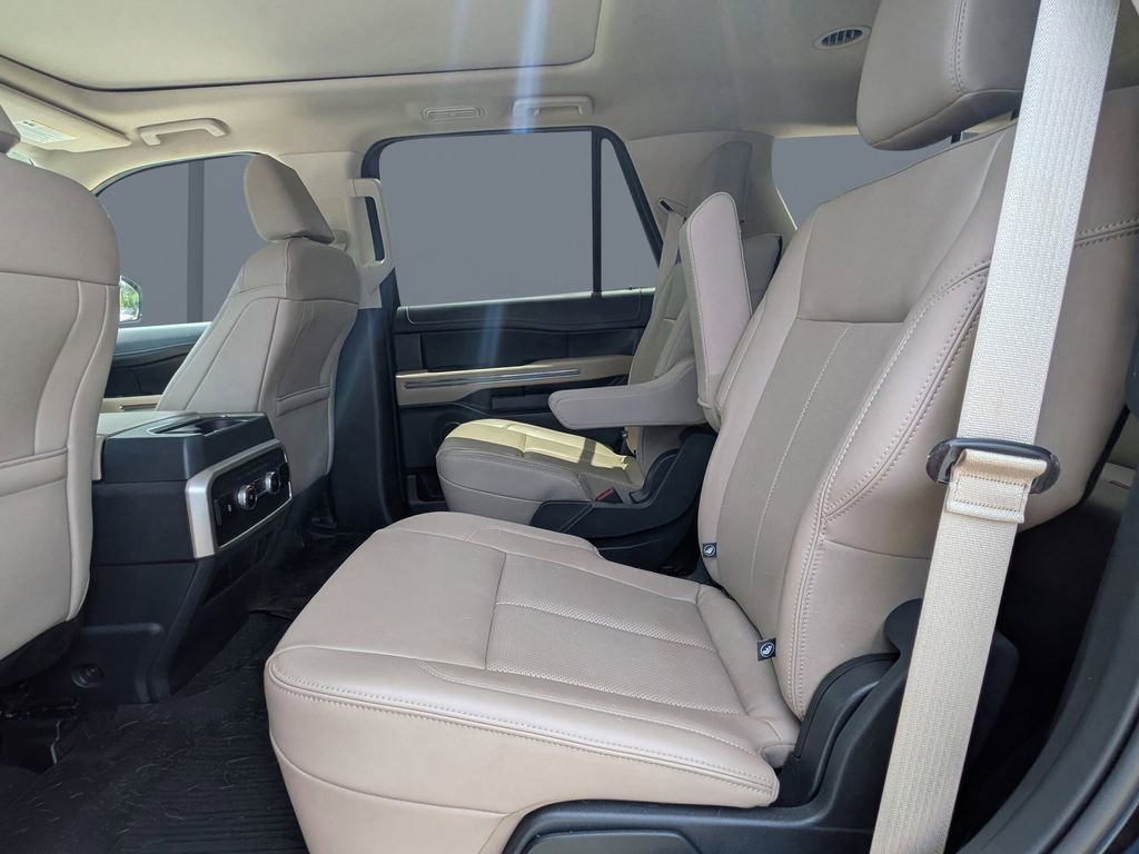 Used 2024 Ford Expedition XLT image 13