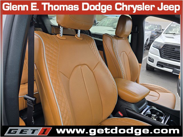 Certified 2023 Chrysler Pacifica Pinnacle FWD image 37