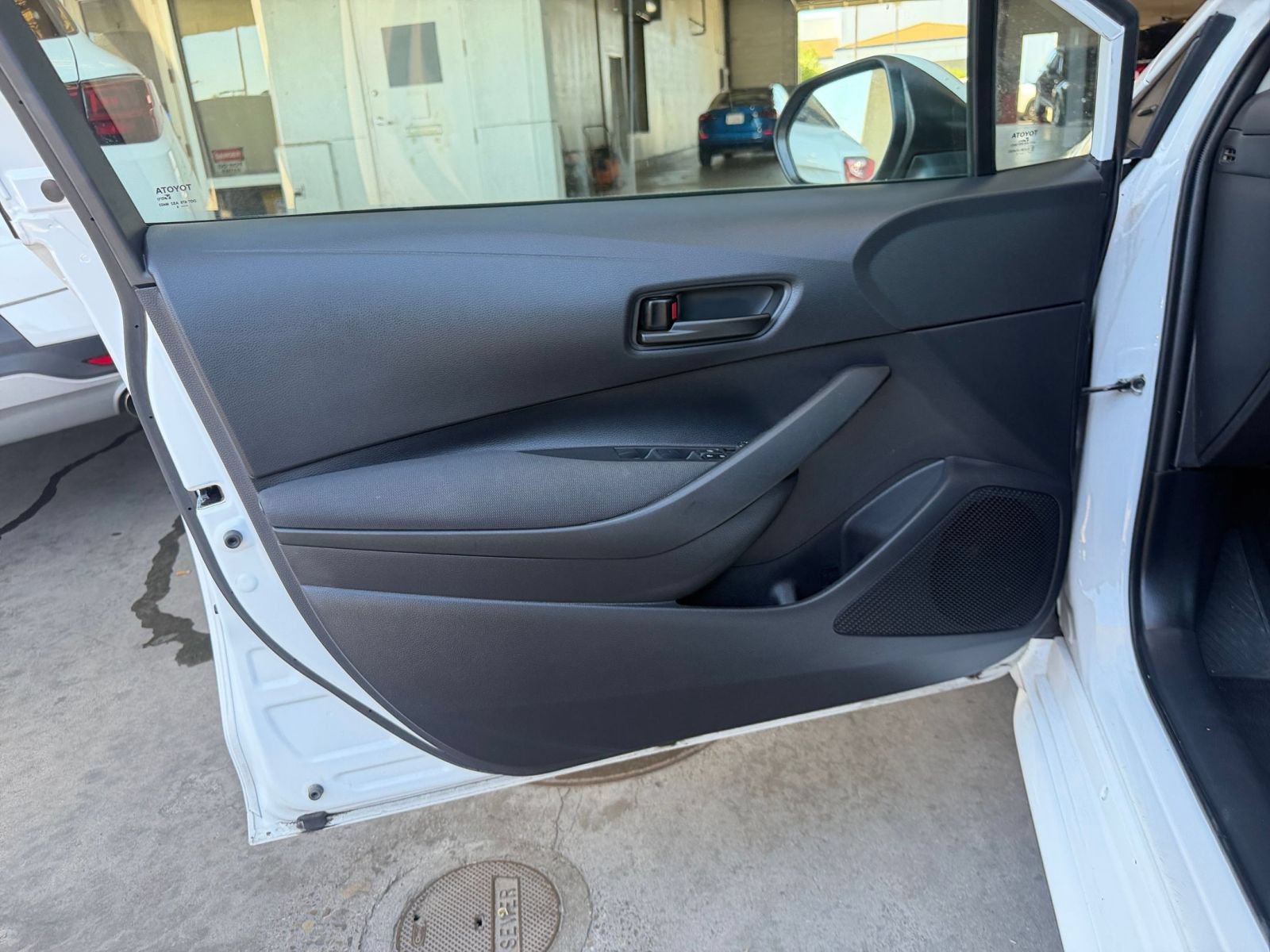 Used 2025 Toyota Corolla LE FWD image 30