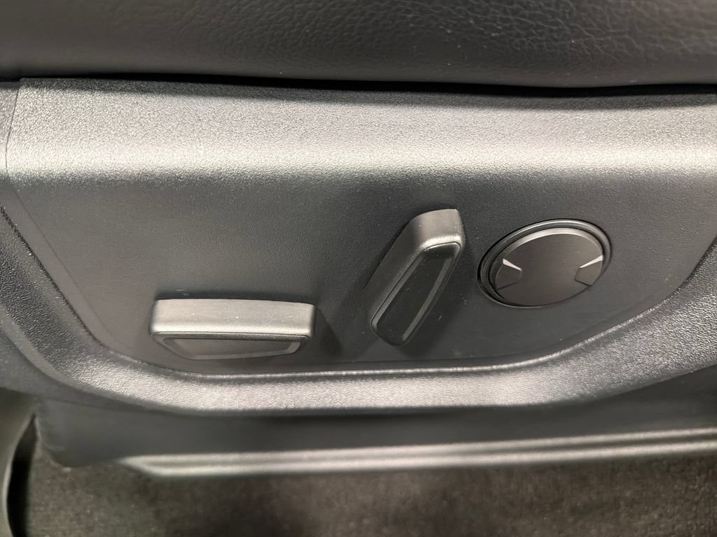 Used 2019 Ford F150 Lariat w/ Equipment Group 502A Luxury AWD/4WD image 17