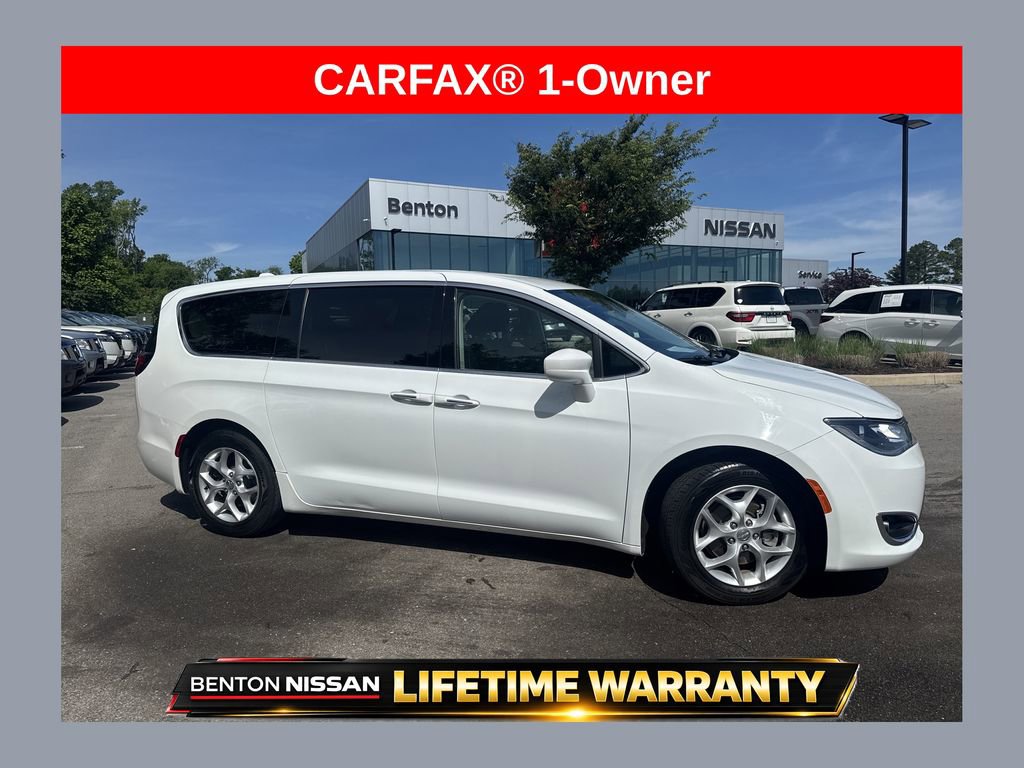 Used 2018 Chrysler Pacifica Touring Plus w/ Tire & Wheel Group FWD image 1