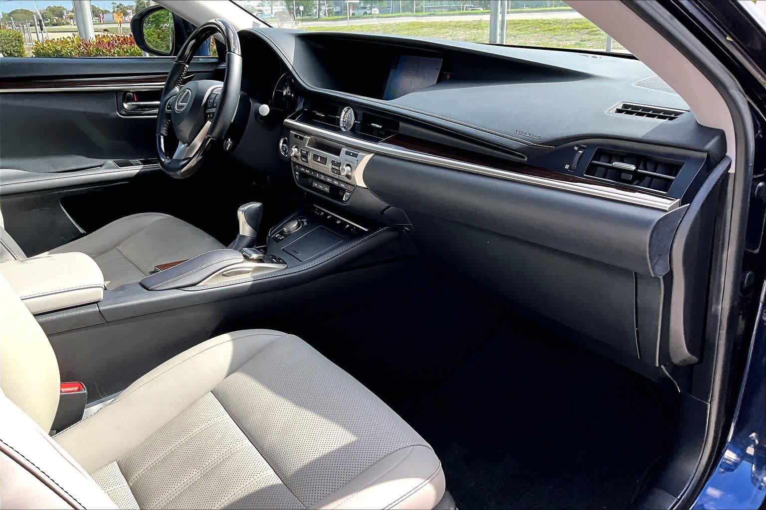 Used 2017 Lexus ES 300h image 19