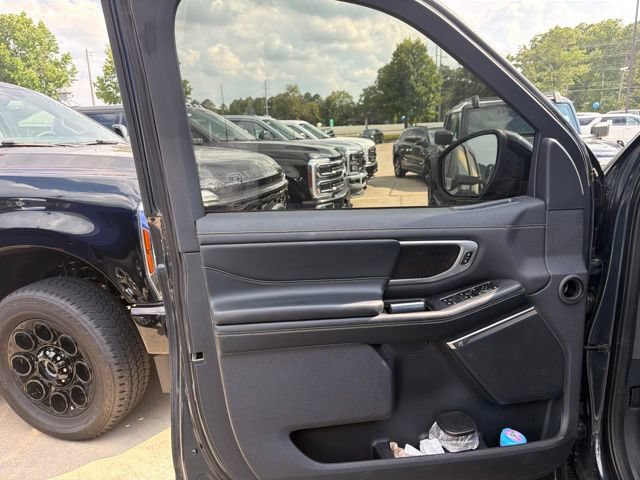 Used 2025 Ford Expedition Max Platinum w/ Stealth Appearance Package AWD/4WD image 38