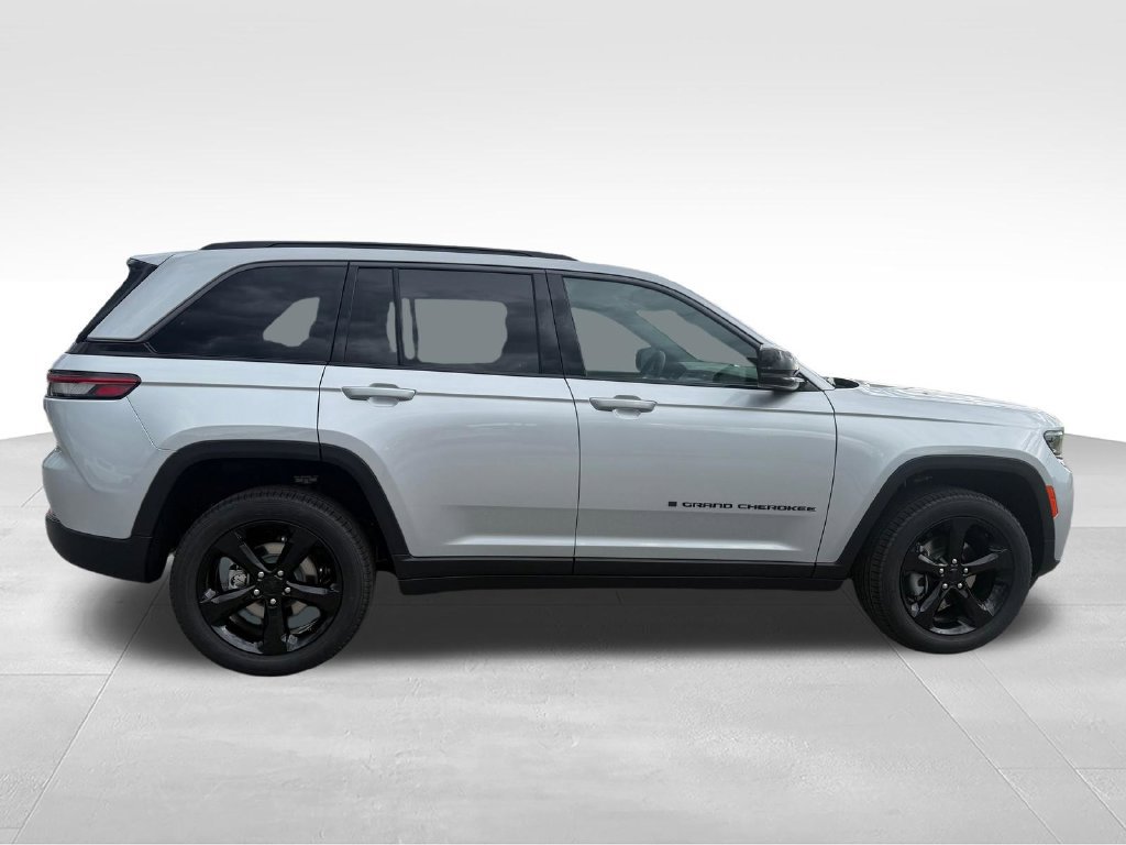 New 2026 Jeep Grand Cherokee Limited w/ Limited Altitude Package AWD/4WD image 29