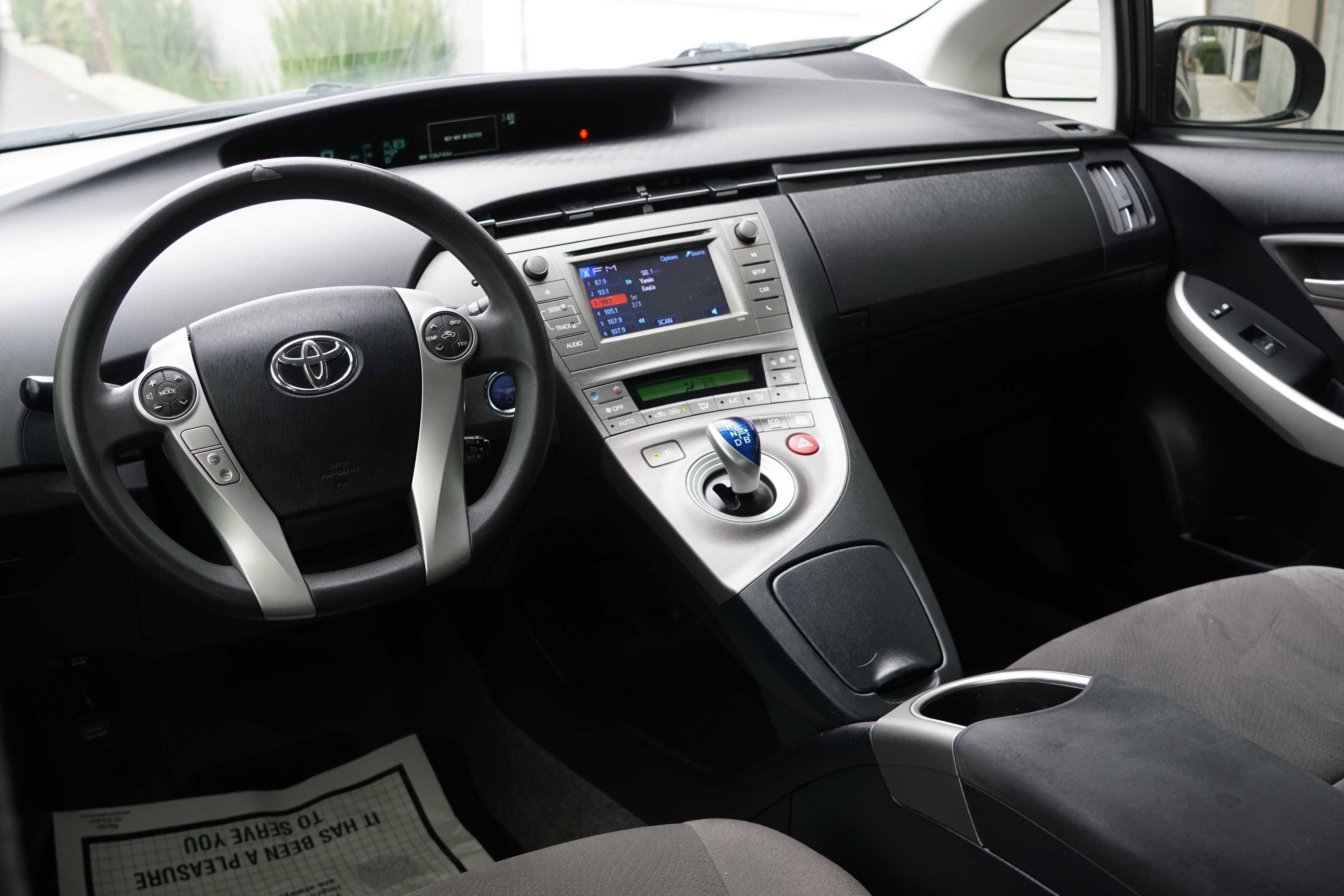 Used 2015 Toyota Prius Two image 31