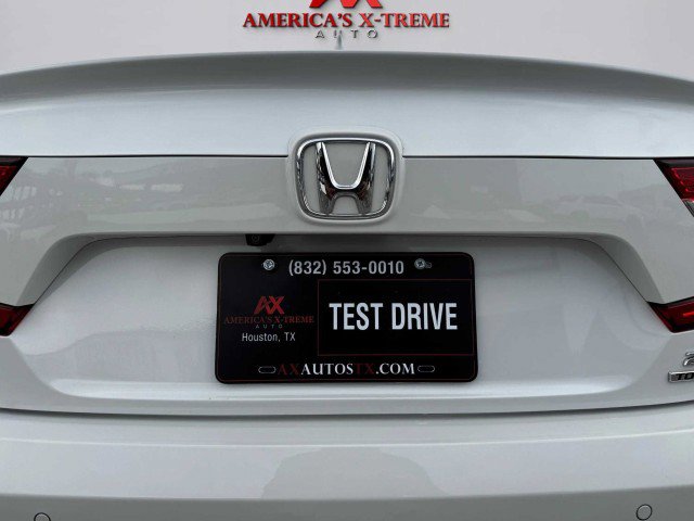 Used 2018 Honda Accord Touring image 16