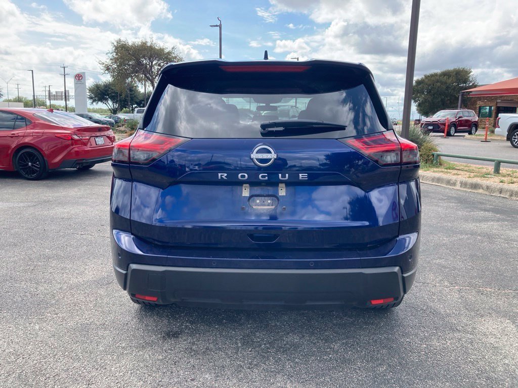 Used 2026 Nissan Rogue SV FWD image 6