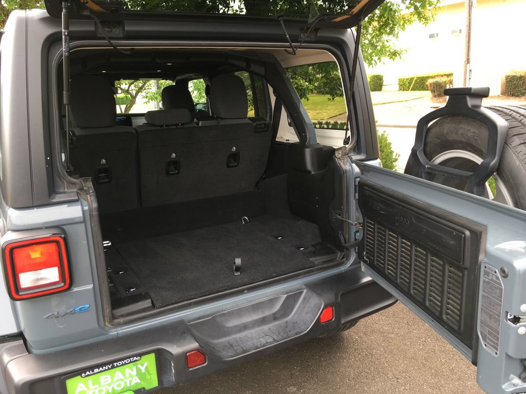 Used 2024 Jeep Wrangler Unlimited AWD/4WD image 34