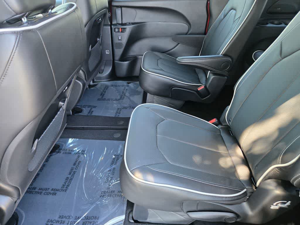New 2027 Chrysler Pacifica Limited AWD/4WD image 12