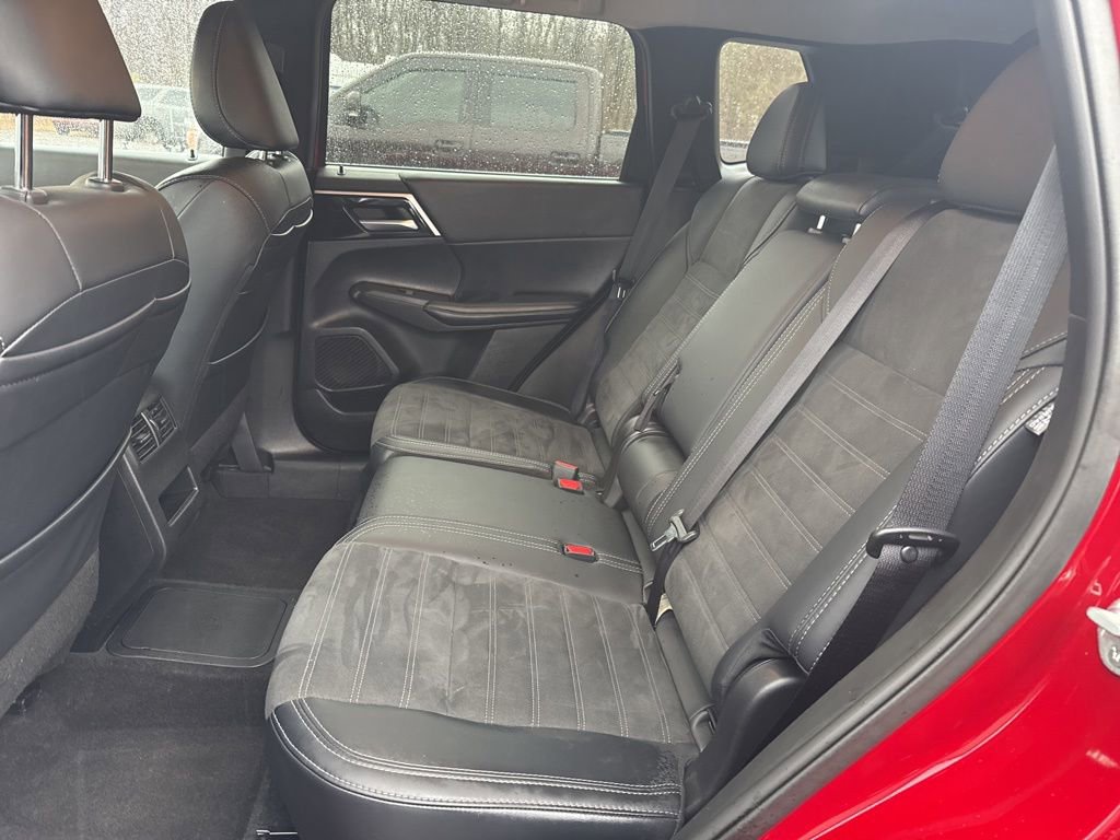 Used 2024 Mitsubishi Outlander 4WD Plug-In Hybrid image 34