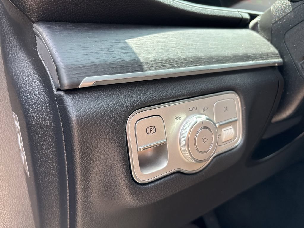 Used 2025 Mercedes-Benz GLE 450e 4MATIC image 14