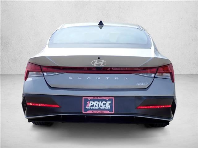 Used 2025 Hyundai Elantra Limited image 3