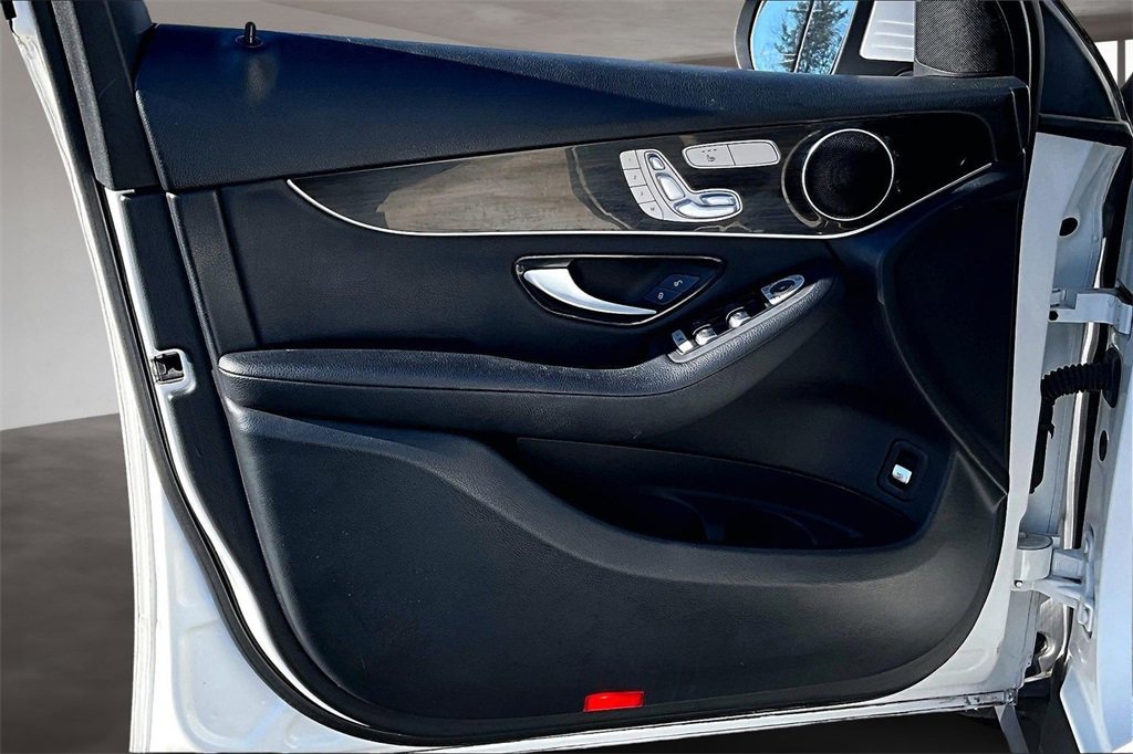 Used 2020 Mercedes-Benz GLC 300 4MATIC image 23