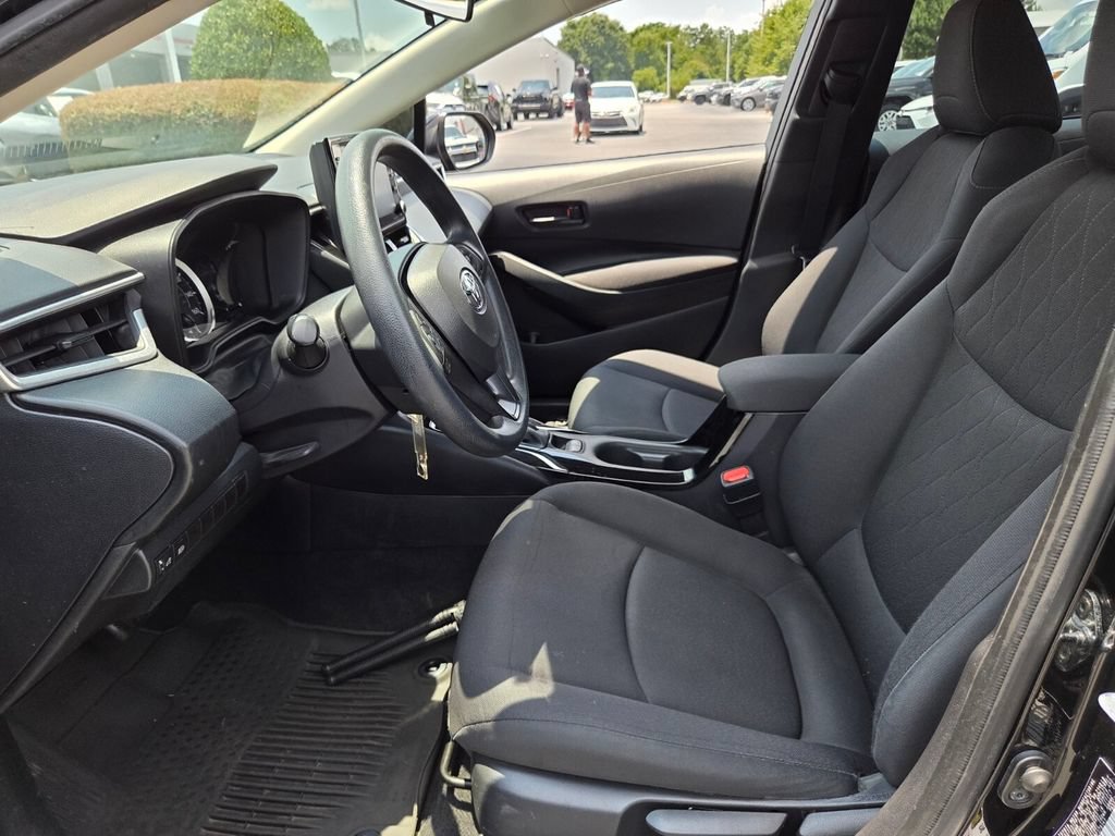 Used 2022 Toyota Corolla LE FWD image 5