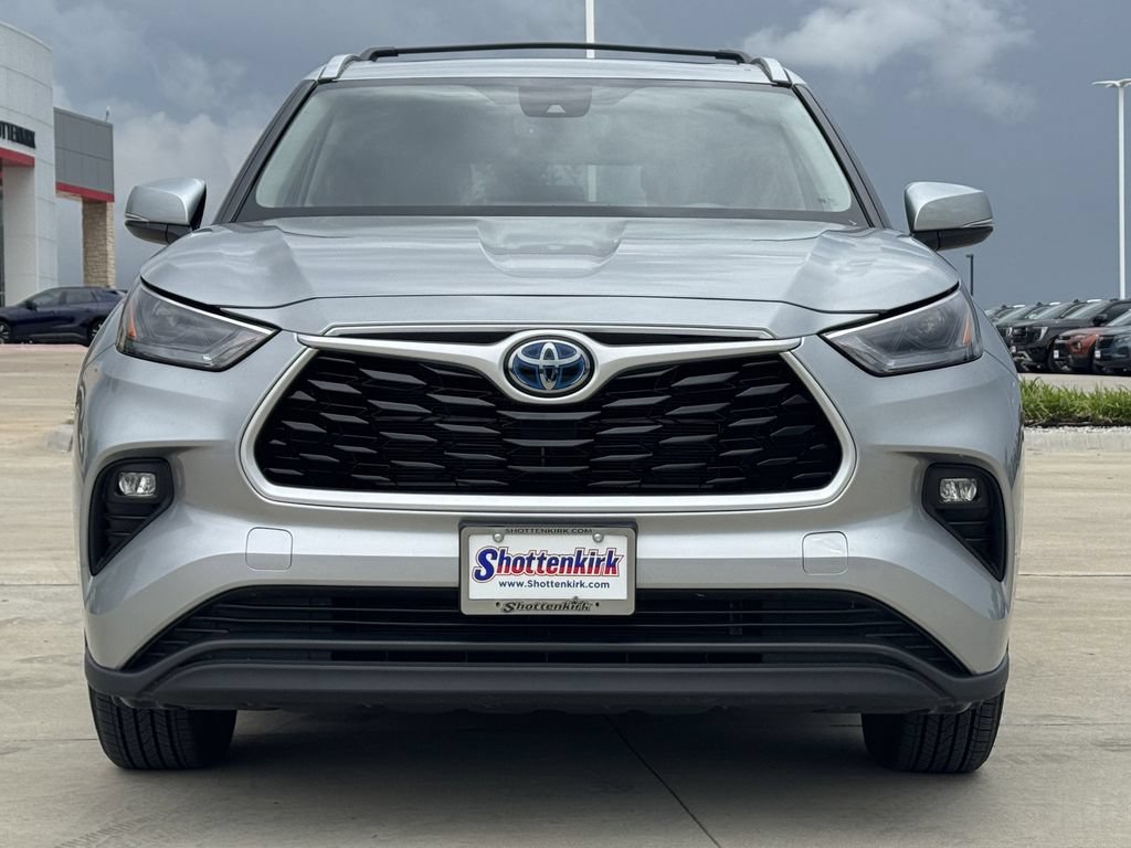 Used 2024 Toyota Highlander XLE AWD/4WD image 7