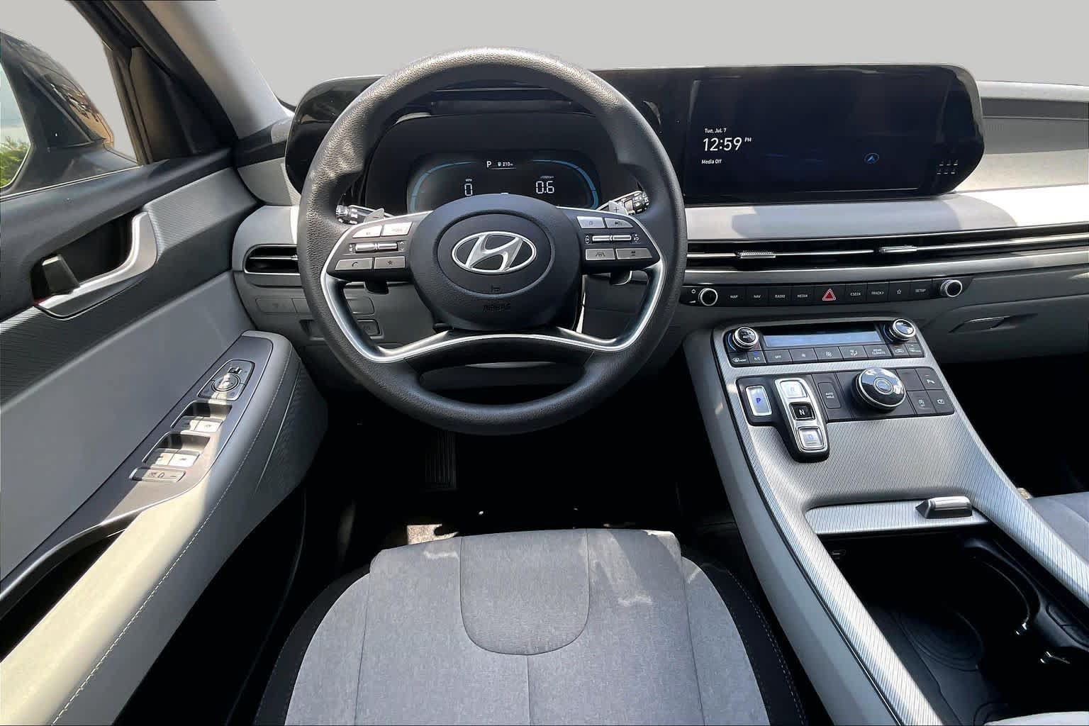 Used 2025 Hyundai Palisade SE FWD image 6