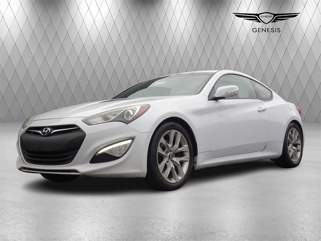 Used 2014 Hyundai Genesis 3.8 image 4