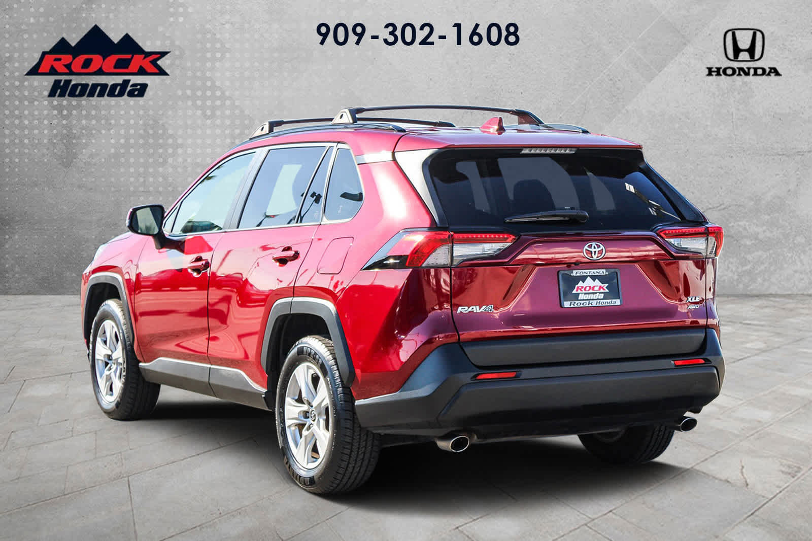 Used 2021 Toyota RAV4 XLE image 6