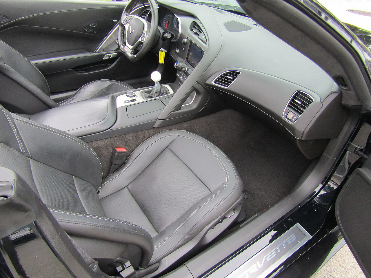 Used 2016 Chevrolet Corvette Z06 w/ 3LZ Preferred Equipment Group RWD image 13