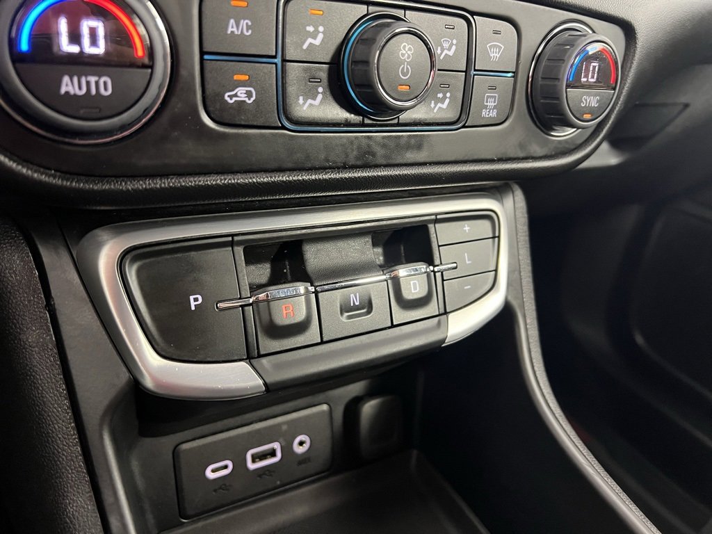Used 2024 GMC Terrain SLE w/ Driver Convenience Package image 22