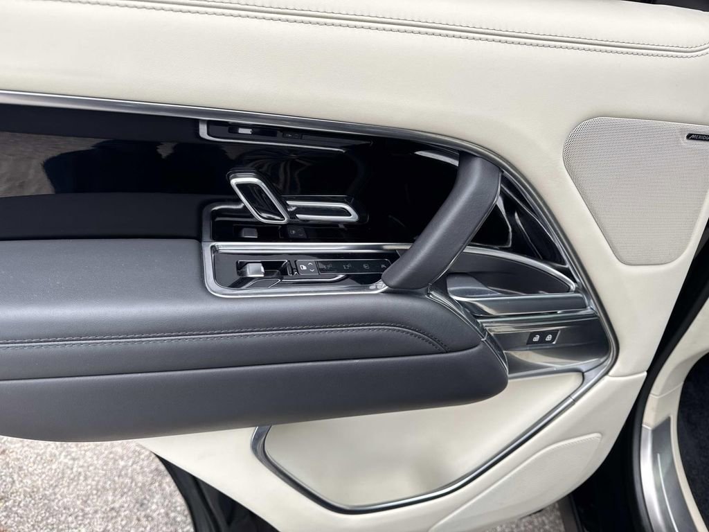 Certified 2023 Land Rover Range Rover SE image 13