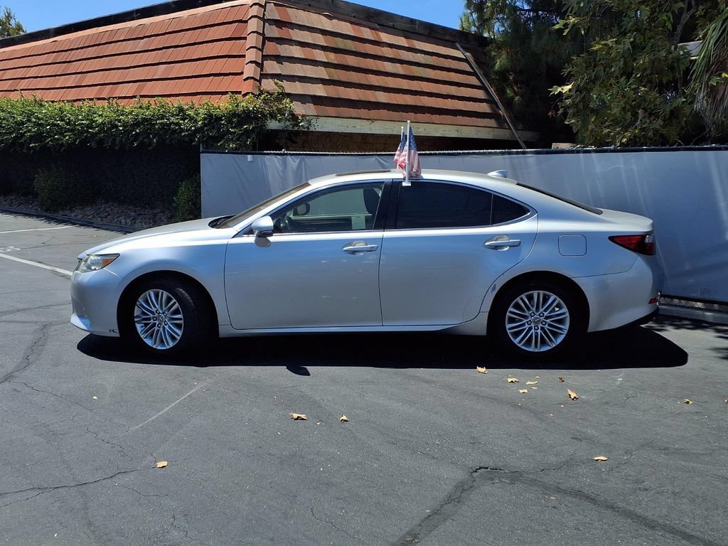 Used 2015 Lexus ES 350 w/ Premium Package FWD image 4