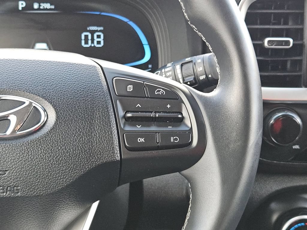 Used 2025 Hyundai Venue SEL FWD image 22