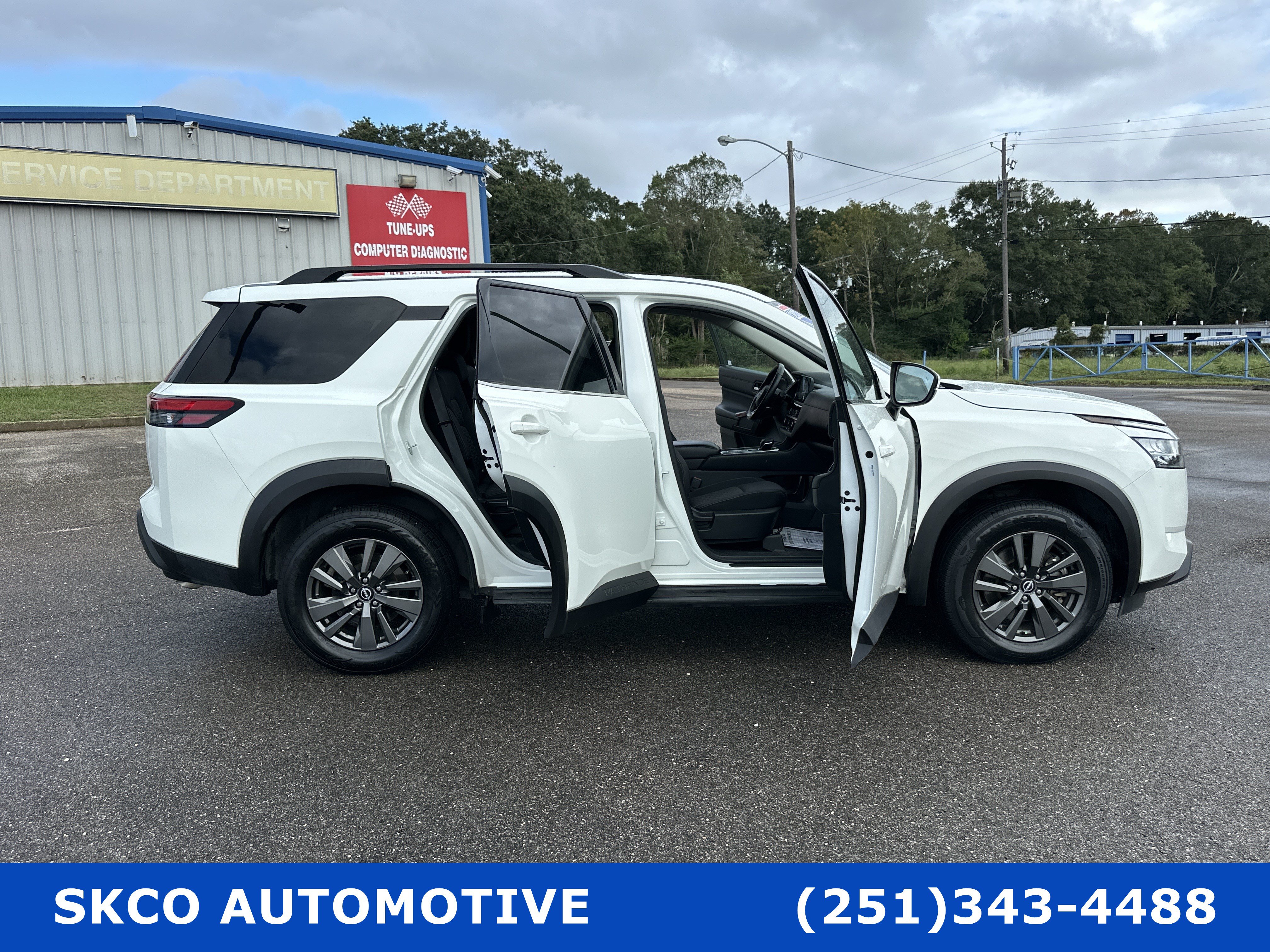 Used 2022 Nissan Pathfinder SV FWD image 32