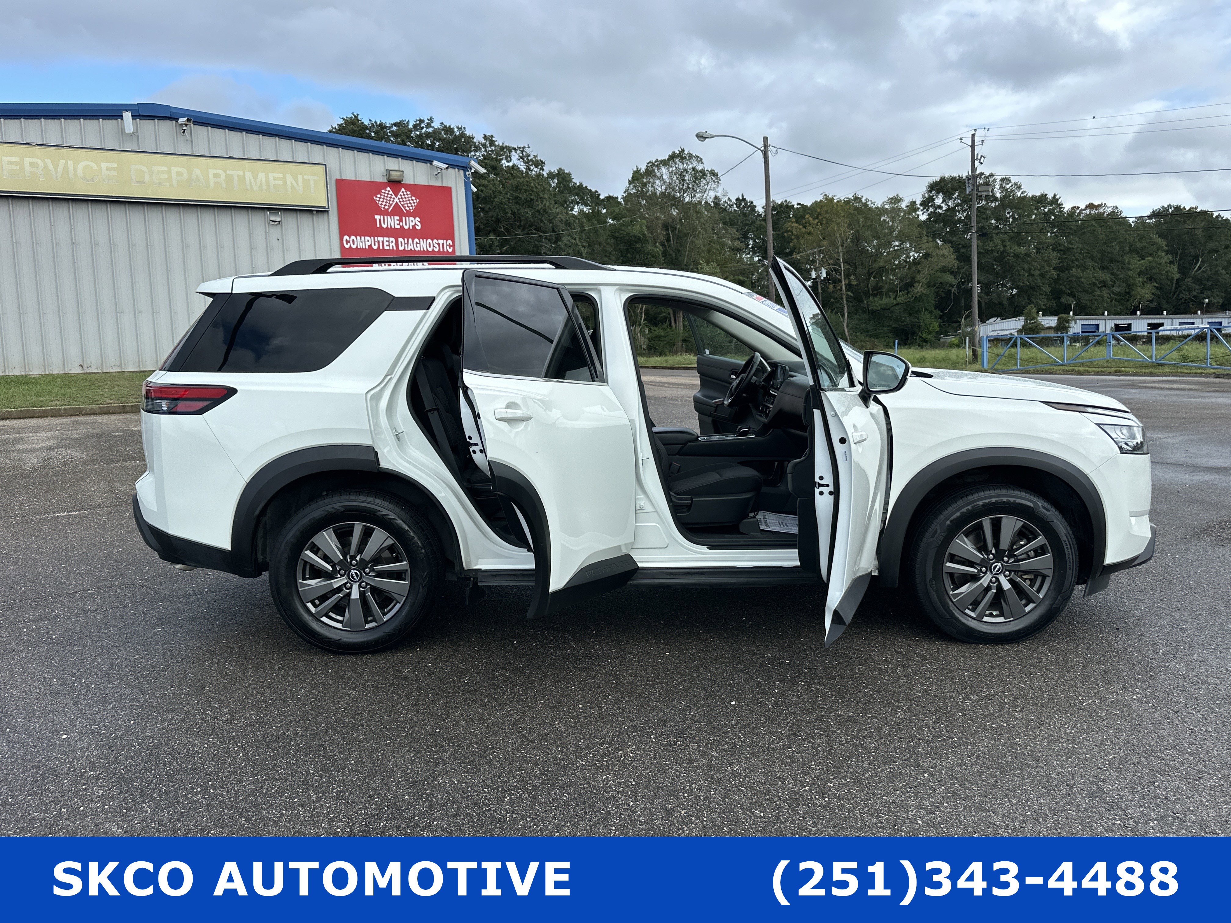 Used 2022 Nissan Pathfinder SV image 32