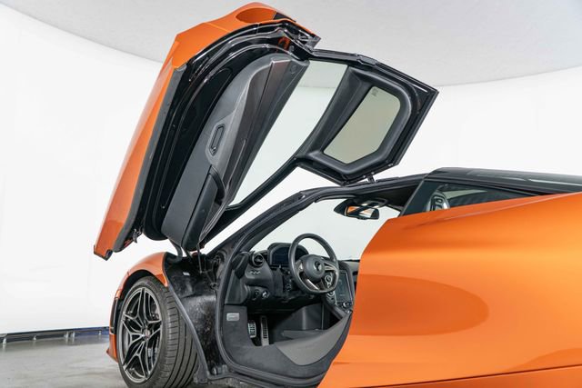 Used 2018 McLaren 720S RWD image 14