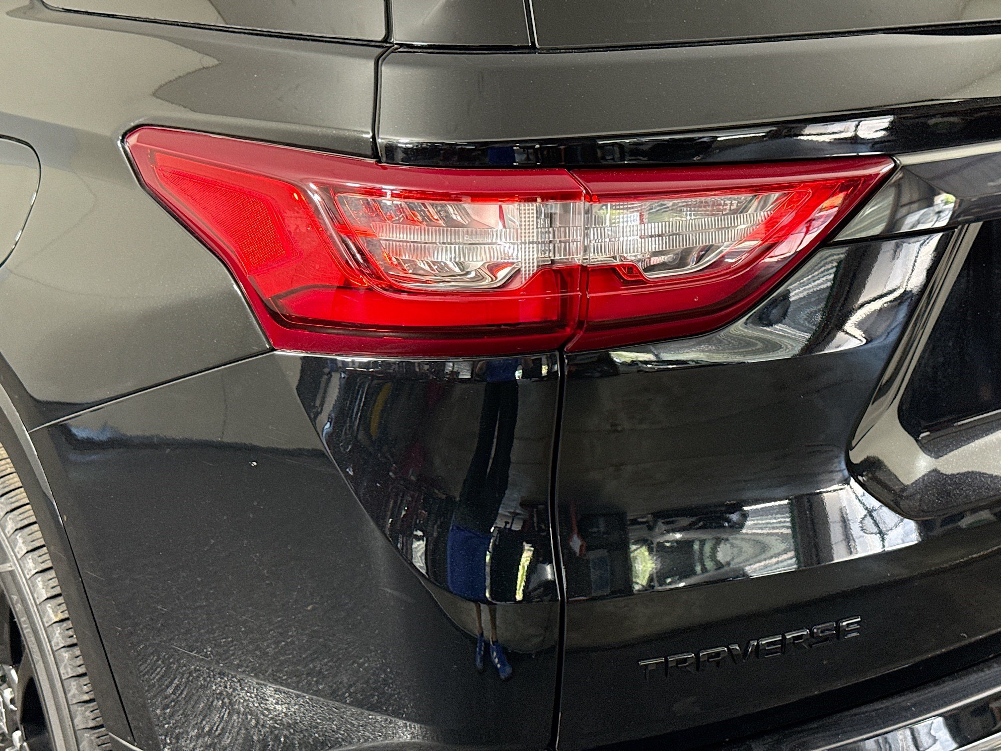 Used 2019 Chevrolet Traverse Premier w/ LPO, Blackout Package FWD image 36