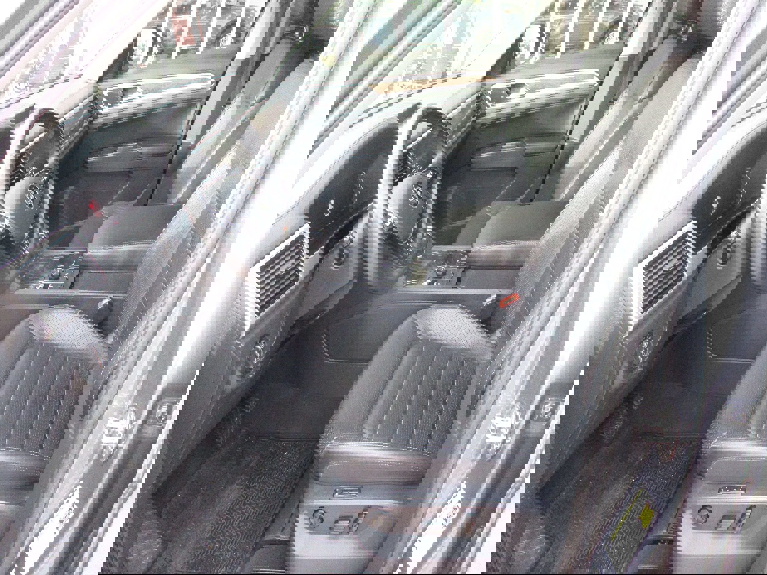 Used 2019 Volkswagen Atlas SEL Premium image 4