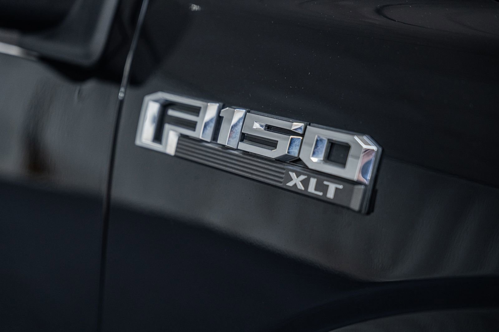 Used 2018 Ford F150 XLT w/ Equipment Group 302A Luxury AWD/4WD image 13