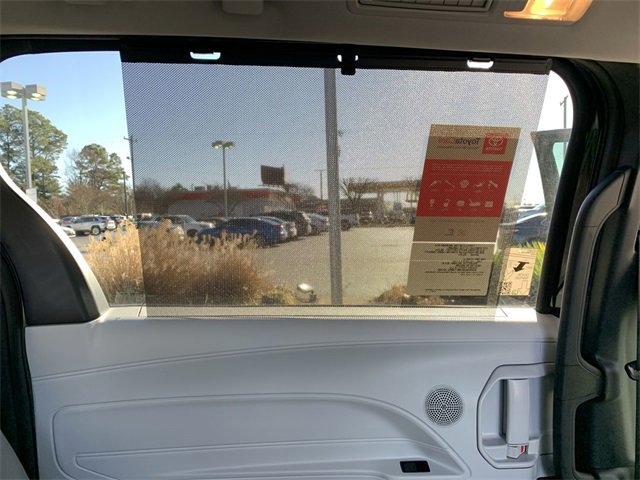 New 2026 Toyota Sienna XLE image 12