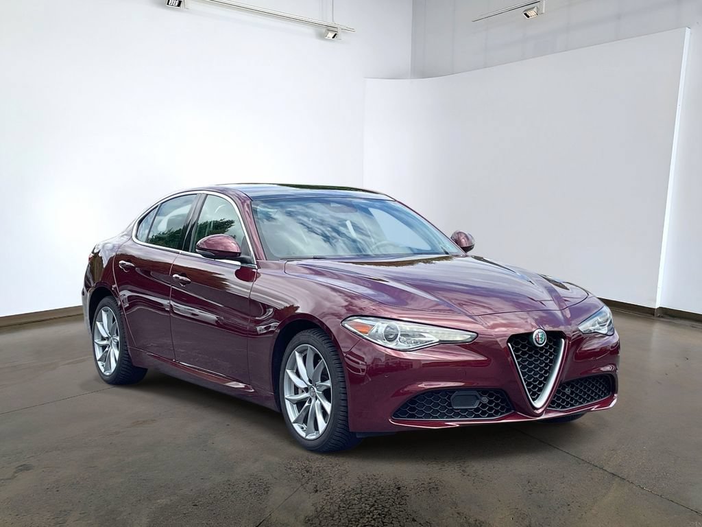 Used 2017 Alfa Romeo Giulia AWD image 3