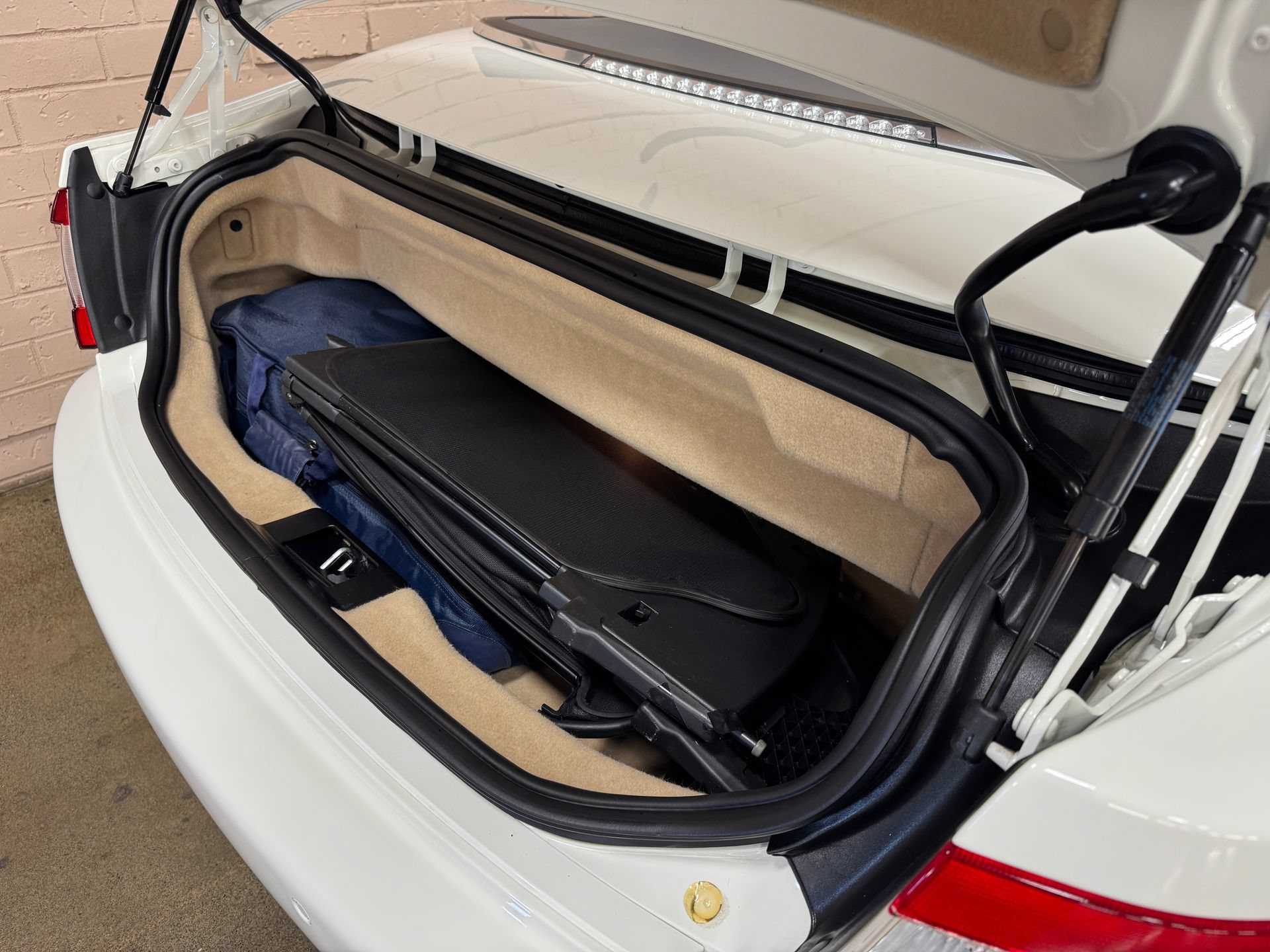 Used 2011 Maserati GranTurismo Convertible RWD image 90