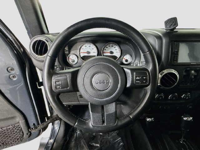 Used 2016 Jeep Wrangler Unlimited Sahara AWD/4WD image 12