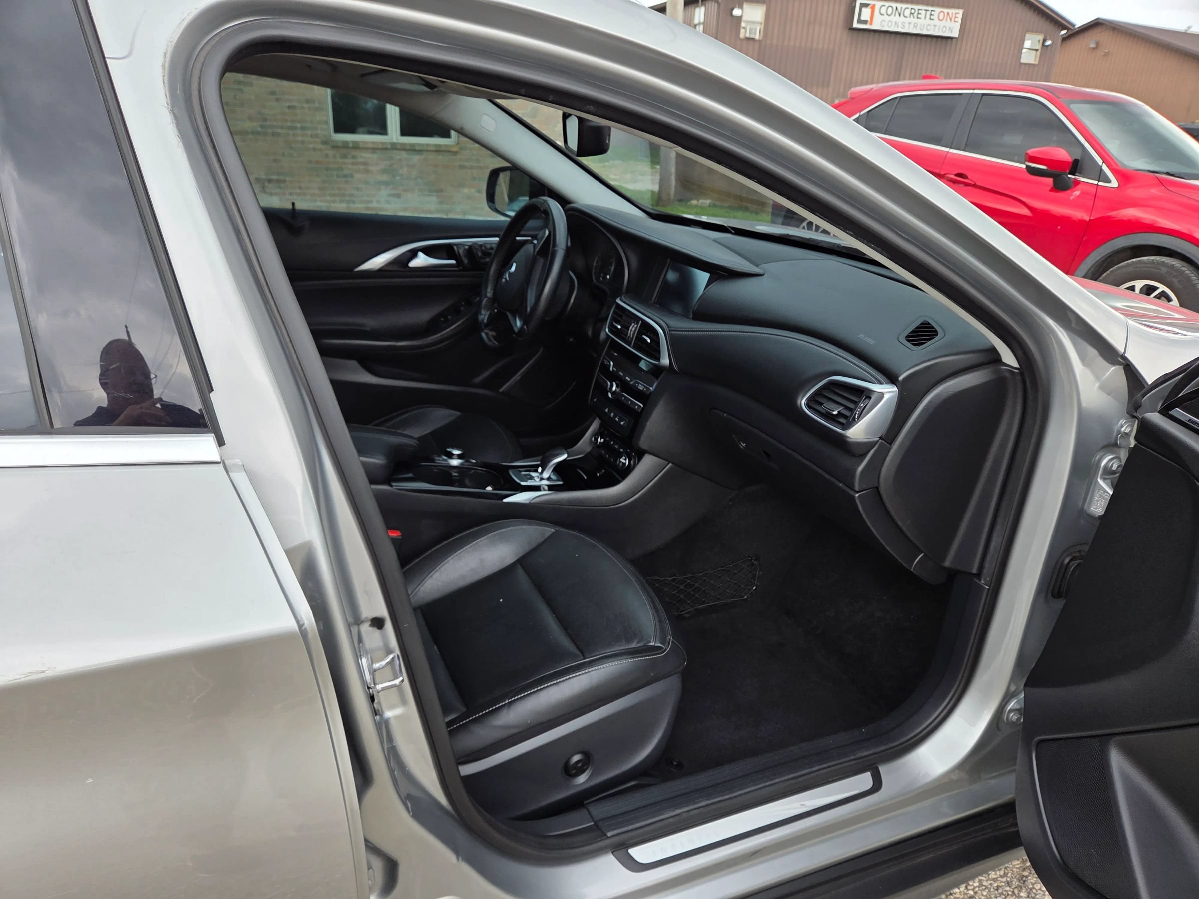 Used 2018 INFINITI QX30 AWD image 21